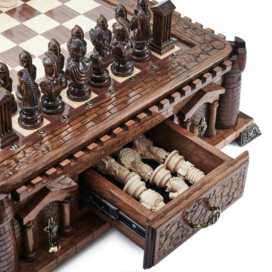 Шахматы резные в ларце " Замок Барсьенсе " , Harutyunyan купить в Ростове-на-Дону