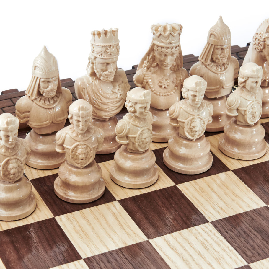 Шахматы резные в ларце " Замок Барсьенсе " , Harutyunyan купить в Ростове-на-Дону